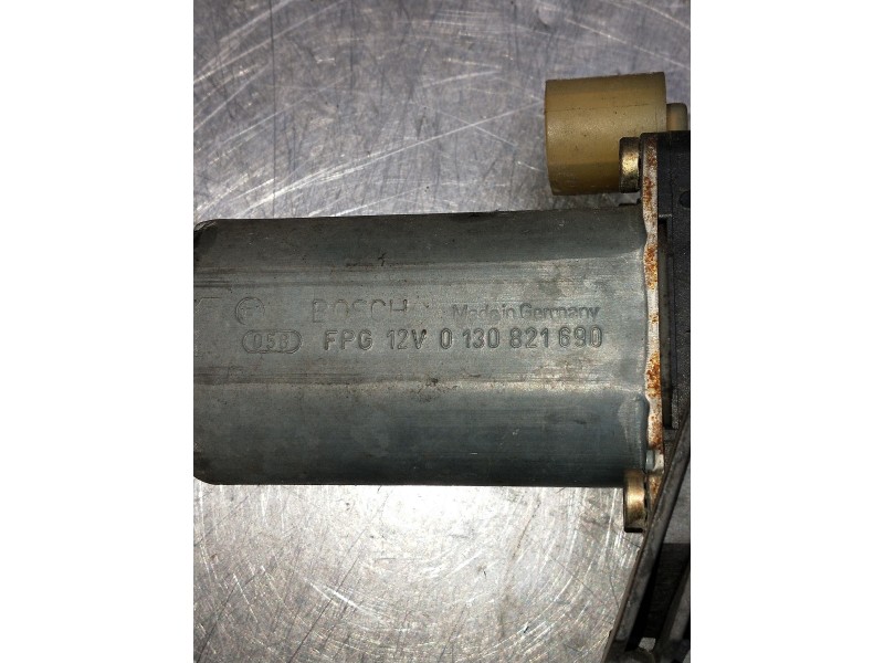 Recambio de elevalunas delantero izquierdo para renault clio ii fase i (b/cbo) 1.4 alize referencia OEM IAM 0130821690  5P