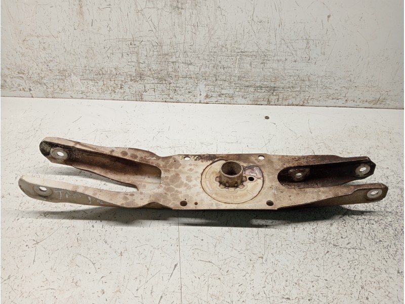 Recambio de brazo suspension inferior trasero izquierdo para mercedes clase b (w246) b 180 cdi be (246.200) referencia OEM IAM A