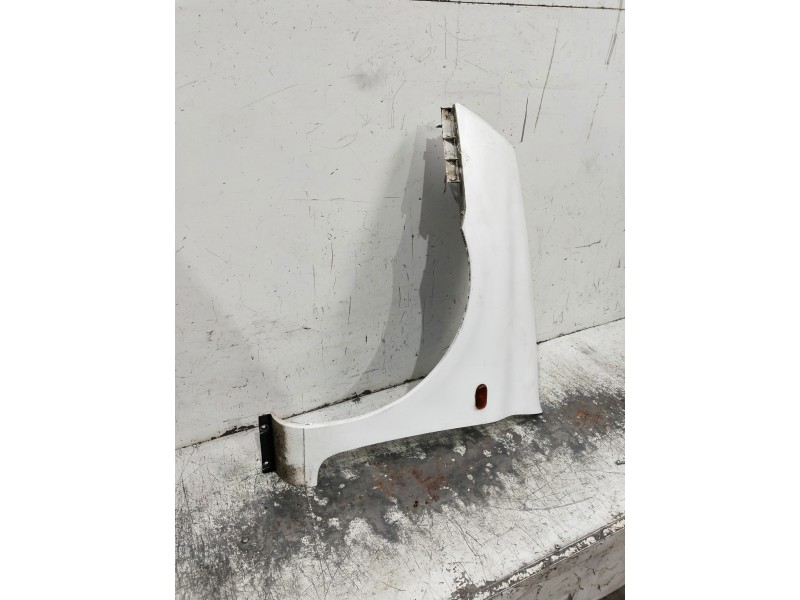 Recambio de aleta delantera izquierda para renault clio ii fase ii (b/cb0) referencia OEM IAM   