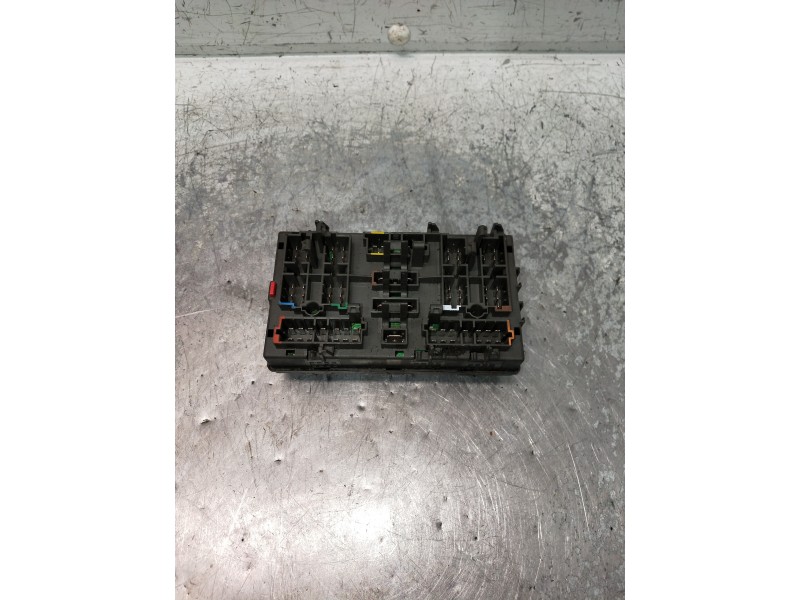 Recambio de caja reles / fusibles para peugeot expert kombi referencia OEM IAM 9631527980  