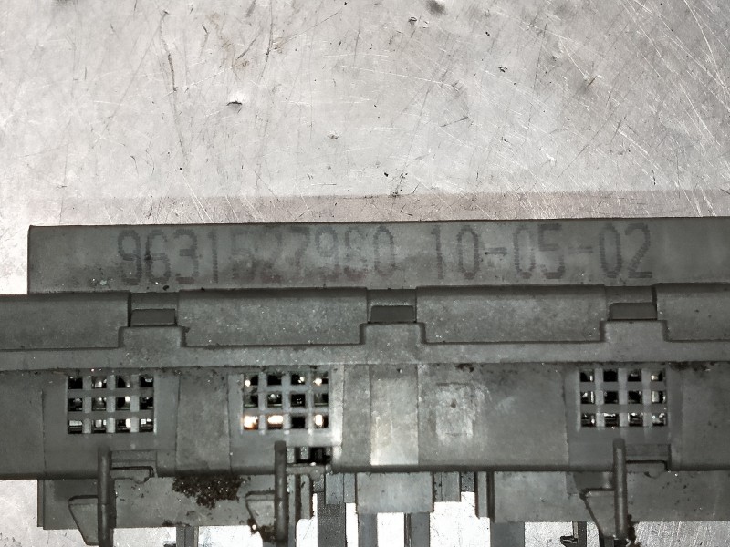 Recambio de caja reles / fusibles para peugeot expert kombi referencia OEM IAM 9631527980  