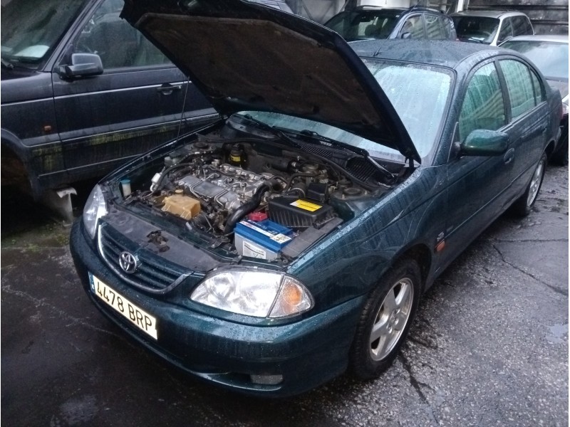 toyota avensis berlina (t 22) del año 2001
