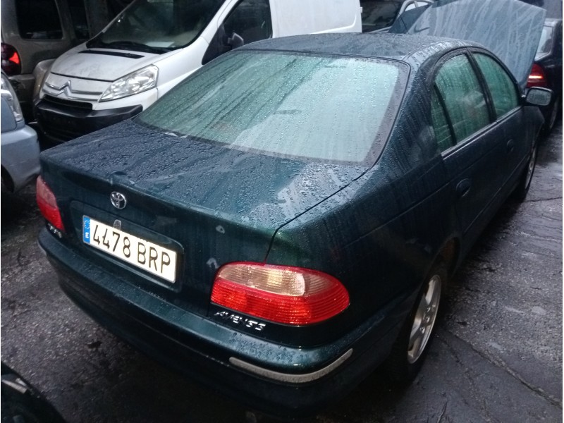 toyota avensis berlina (t 22) del año 2001