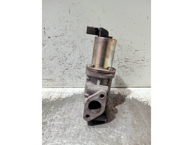 Recambio de valvula egr para hyundai i30 referencia OEM IAM 284102A120  
