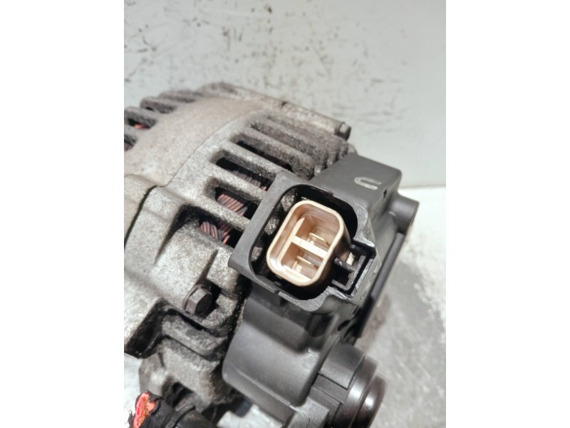 Recambio de alternador para hyundai i30 referencia OEM IAM 373002A110 2655475 