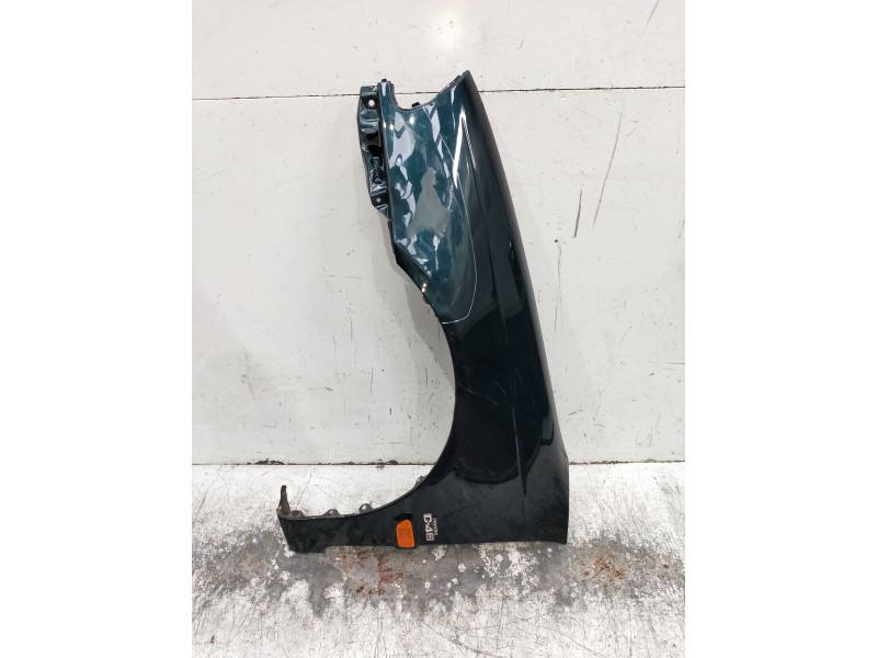 Recambio de aleta delantera izquierda para toyota avensis berlina (t 22) referencia OEM IAM   VER FOTOS