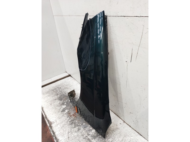 Recambio de aleta delantera izquierda para toyota avensis berlina (t 22) referencia OEM IAM   VER FOTOS