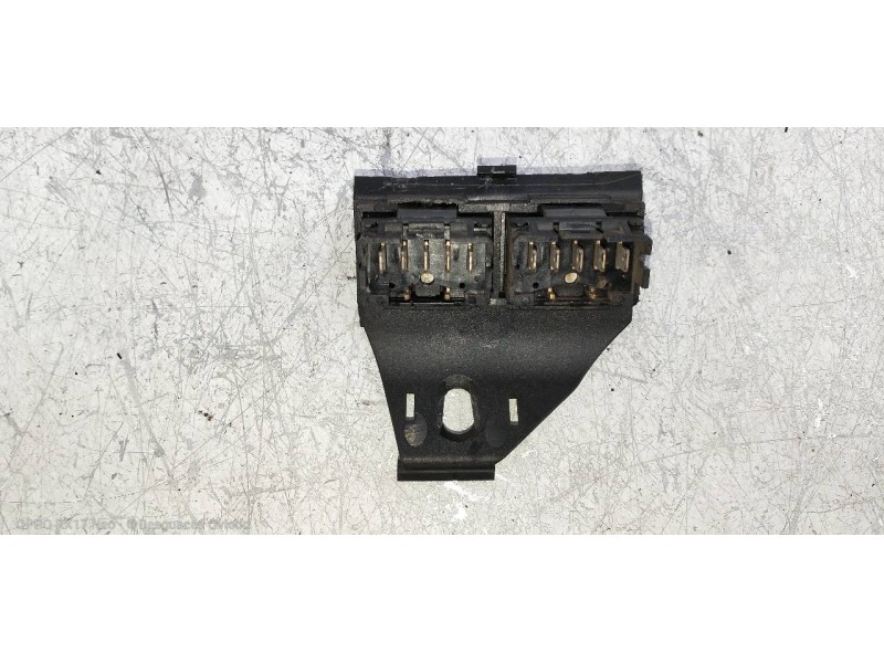 Recambio de mando elevalunas delantero izquierdo para citroen xantia berlina 2.0i sx / 2.0 sx referencia OEM IAM 9613134880  