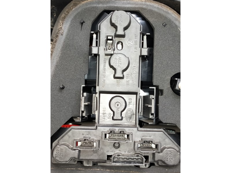 Recambio de piloto trasero derecho para volkswagen golf iv berlina (1j1) referencia OEM IAM   