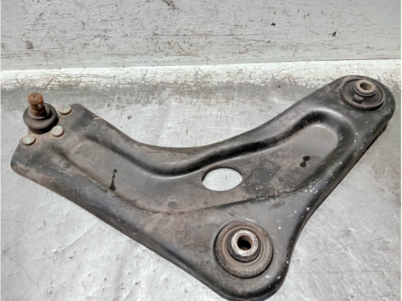 Recambio de brazo suspension inferior delantero derecho para peugeot 207 1.6 hdi referencia OEM IAM   