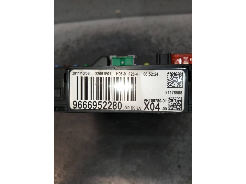Recambio de caja reles / fusibles para citroen c3 referencia OEM IAM 9666952280 BSIEVX0400 