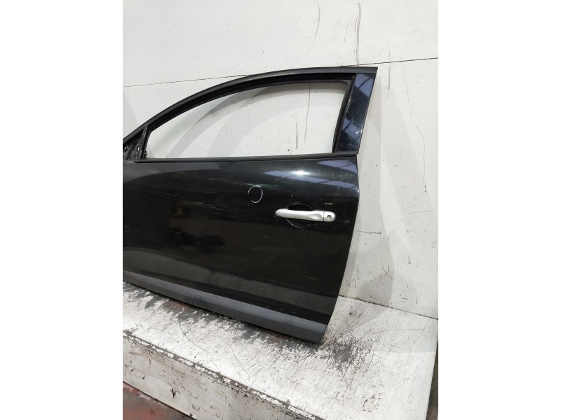 Recambio de puerta delantera izquierda para renault megane iii coupe dynamique referencia OEM IAM   3P