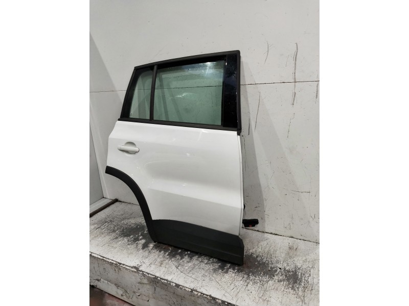Recambio de puerta trasera derecha para volkswagen tiguan (5n2) referencia OEM IAM   5P