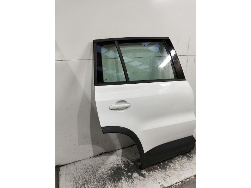 Recambio de puerta trasera derecha para volkswagen tiguan (5n2) referencia OEM IAM   5P
