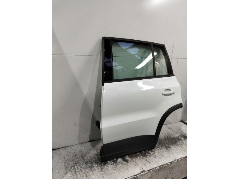 Recambio de puerta trasera izquierda para volkswagen tiguan (5n2) referencia OEM IAM   5P
