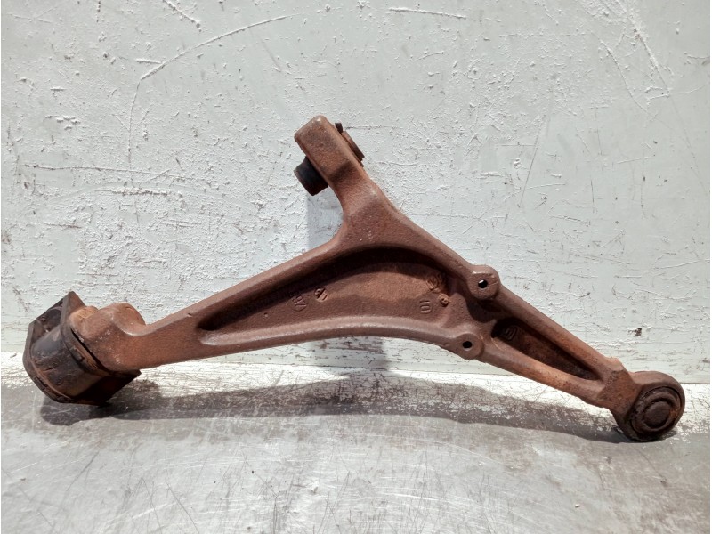 Recambio de brazo suspension inferior delantero izquierdo para citroen saxo referencia OEM IAM   