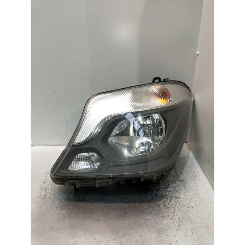 Recambio de faro izquierdo para mercedes sprinterii caja cerrada (desde 01.06) referencia OEM IAM A9068202361 SIN TAPAS TRASERAS