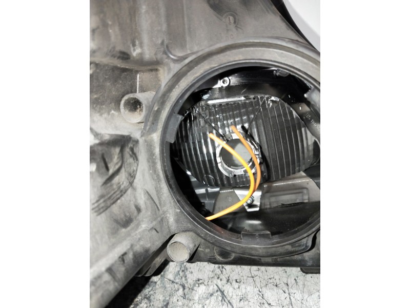 Recambio de faro izquierdo para mercedes sprinterii caja cerrada (desde 01.06) referencia OEM IAM A9068202361 SIN TAPAS TRASERAS