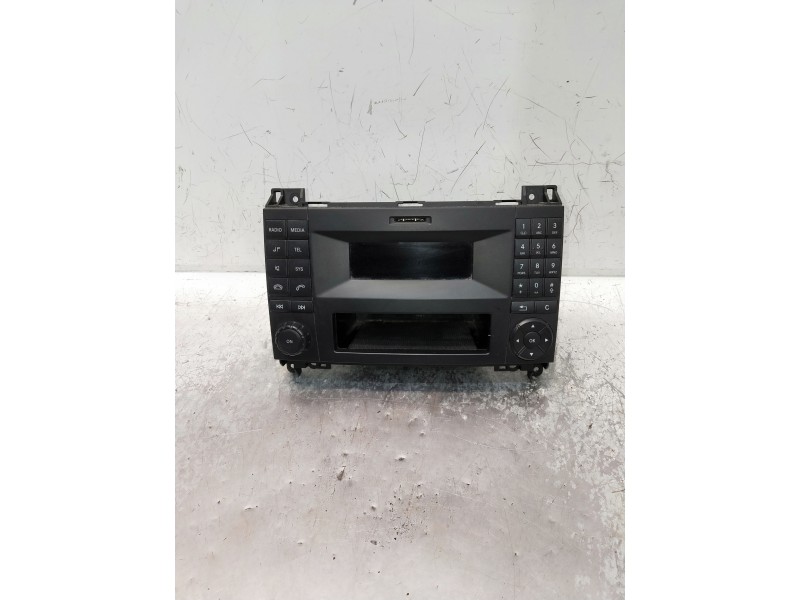 Recambio de sistema audio / radio cd para mercedes sprinterii caja cerrada (desde 01.06) referencia OEM IAM A9069003103  