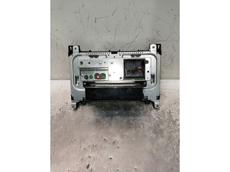 Recambio de sistema audio / radio cd para mercedes sprinterii caja cerrada (desde 01.06) referencia OEM IAM A9069003103  