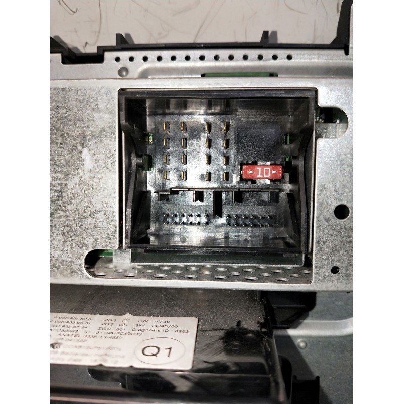 Recambio de sistema audio / radio cd para mercedes sprinterii caja cerrada (desde 01.06) referencia OEM IAM A9069003103  