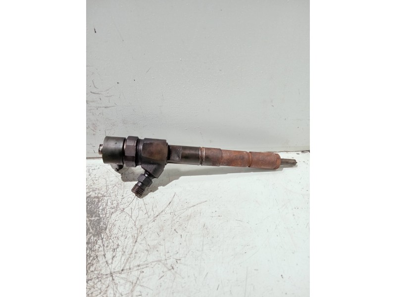 Recambio de inyector para opel insignia berlina referencia OEM IAM 0445110327 BOSCH 