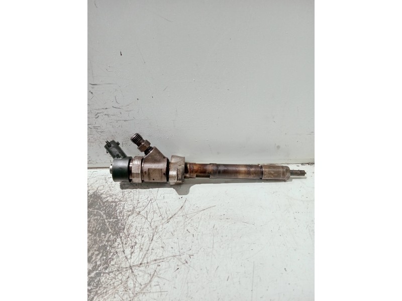 Recambio de inyector para peugeot 207 1.6 hdi referencia OEM IAM 606680 0445110239 BOSCH