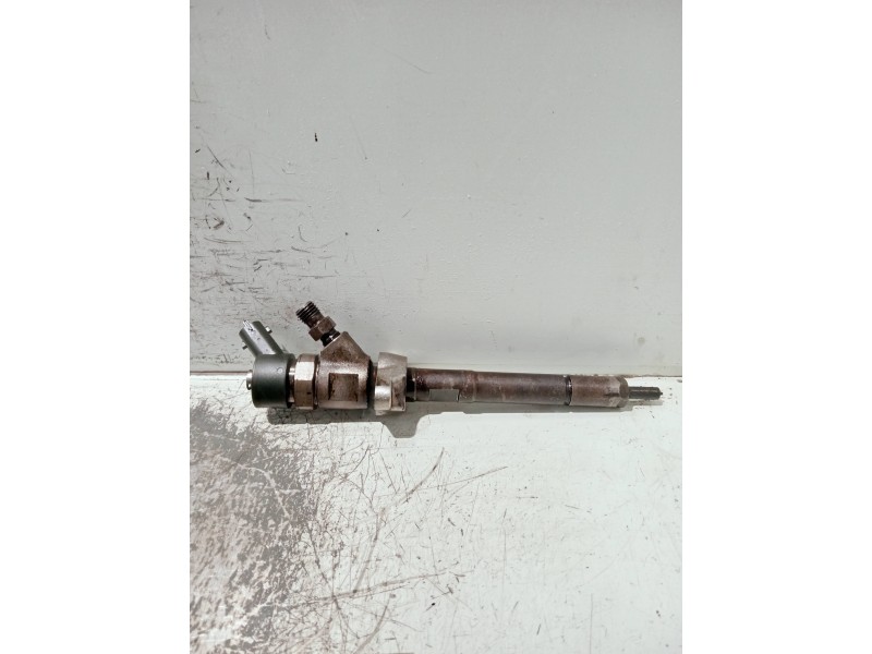 Recambio de inyector para peugeot 207 1.6 hdi referencia OEM IAM 606680 0445110239 BOSCH