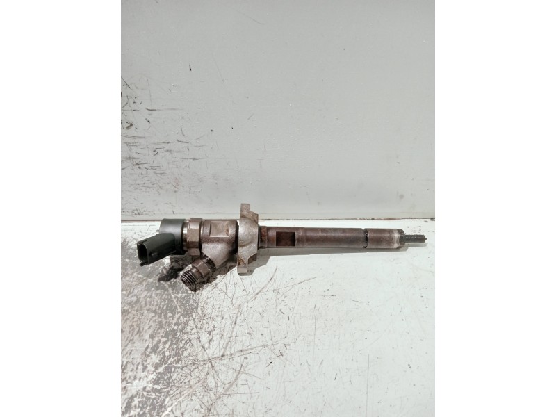 Recambio de inyector para peugeot 207 1.6 hdi referencia OEM IAM 606680 0445110239 BOSCH