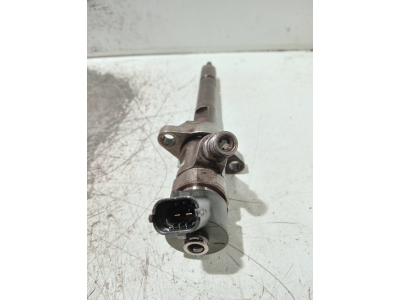 Recambio de inyector para peugeot 207 1.6 hdi referencia OEM IAM 606680 0445110239 BOSCH