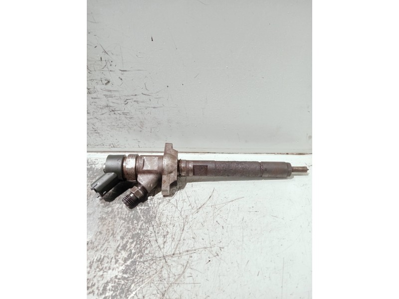 Recambio de inyector para peugeot 207 1.6 hdi referencia OEM IAM 606680 0445110239 BOSCH