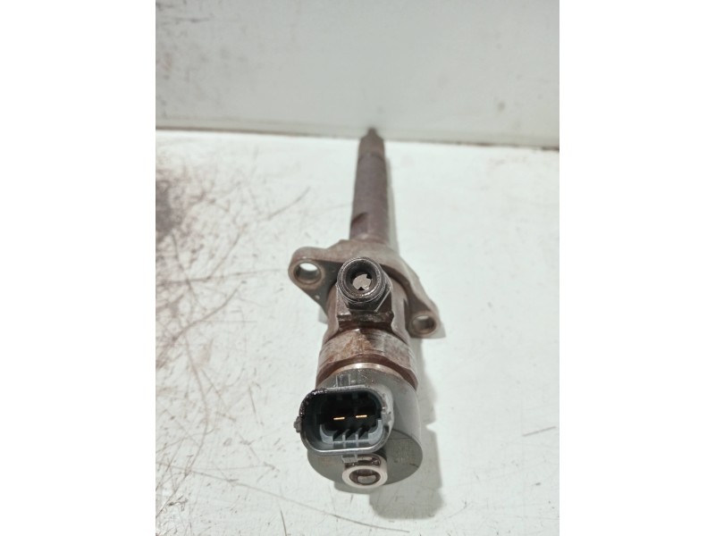 Recambio de inyector para peugeot 207 1.6 hdi referencia OEM IAM 606680 0445110239 BOSCH