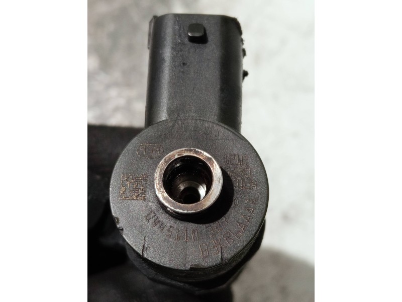 Recambio de inyector para opel insignia berlina referencia OEM IAM 0445110327 BOSCH 