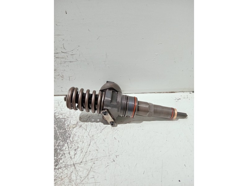 Recambio de inyector para volkswagen golf iv berlina (1j1) referencia OEM IAM 038130073AJ 0414720037 BOSCH