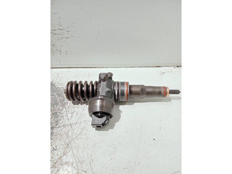 Recambio de inyector para volkswagen golf iv berlina (1j1) referencia OEM IAM 038130073AJ 0414720037 BOSCH