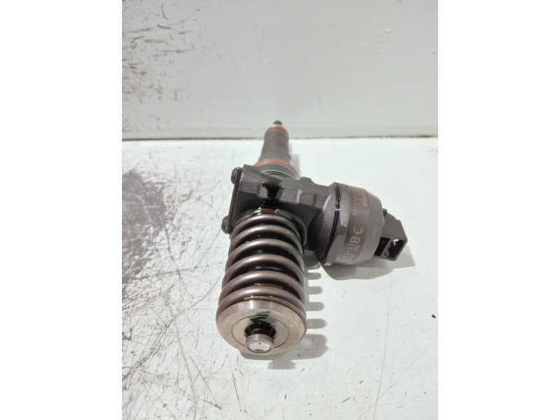 Recambio de inyector para volkswagen golf iv berlina (1j1) referencia OEM IAM 038130073AJ 0414720037 BOSCH