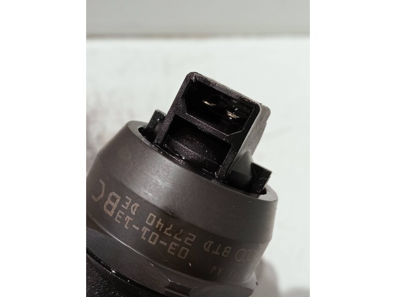 Recambio de inyector para volkswagen golf iv berlina (1j1) referencia OEM IAM 038130073AJ 0414720037 BOSCH