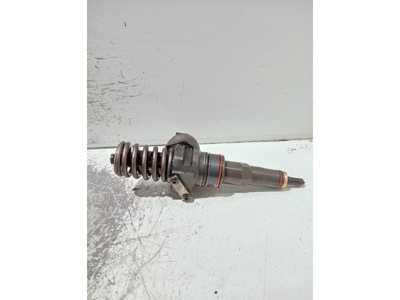 Recambio de inyector para volkswagen golf iv berlina (1j1) referencia OEM IAM 038130073AJ 0414720037 BOSCH