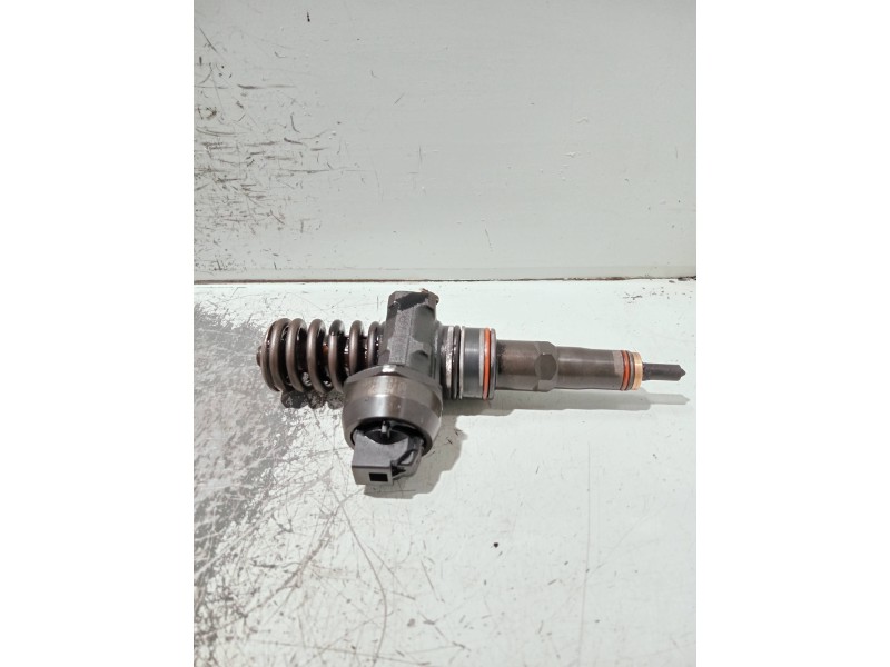 Recambio de inyector para volkswagen golf iv berlina (1j1) referencia OEM IAM 038130073AJ 0414720037 BOSCH