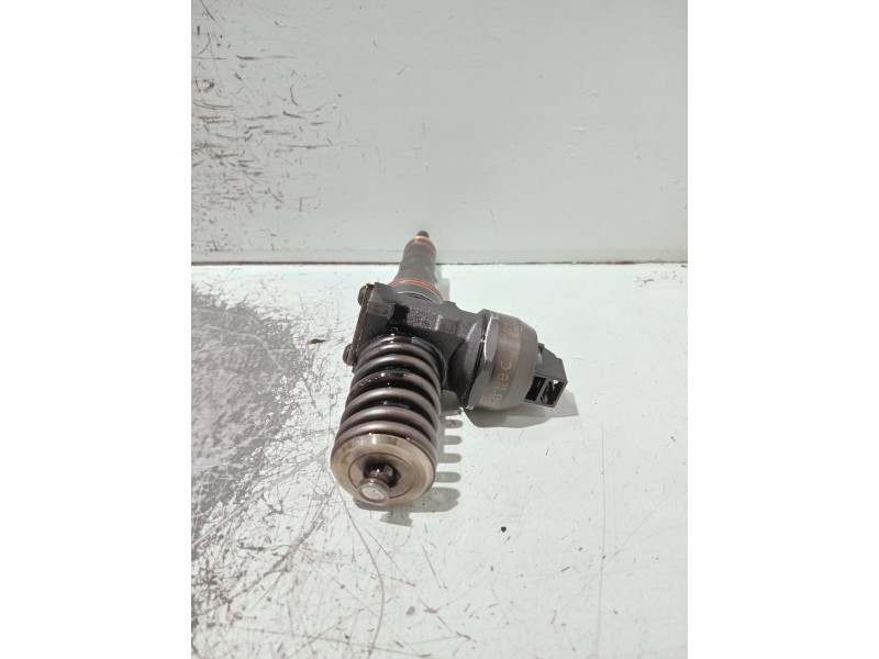 Recambio de inyector para volkswagen golf iv berlina (1j1) referencia OEM IAM 038130073AJ 0414720037 BOSCH