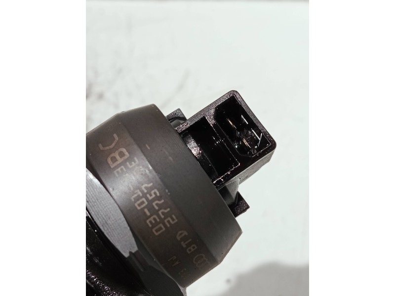 Recambio de inyector para volkswagen golf iv berlina (1j1) referencia OEM IAM 038130073AJ 0414720037 BOSCH