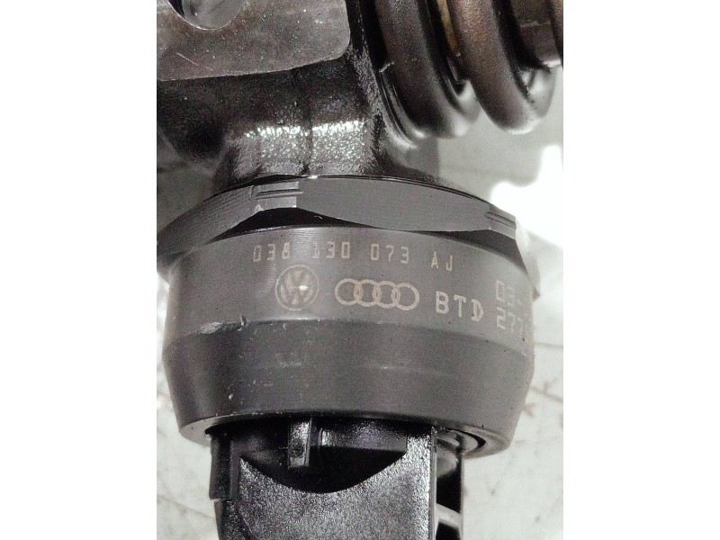 Recambio de inyector para volkswagen golf iv berlina (1j1) referencia OEM IAM 038130073AJ 0414720037 BOSCH