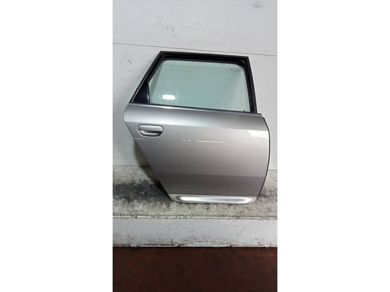 Recambio de puerta trasera derecha para audi a6 avant (4b5) 2.5 tdi quattro referencia OEM IAM   5P
