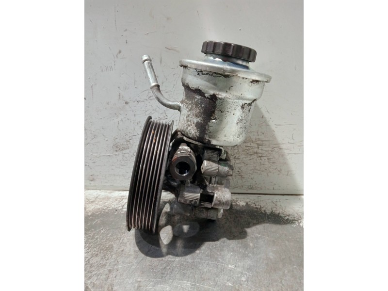 Recambio de bomba direccion para toyota avensis berlina (t25) referencia OEM IAM   