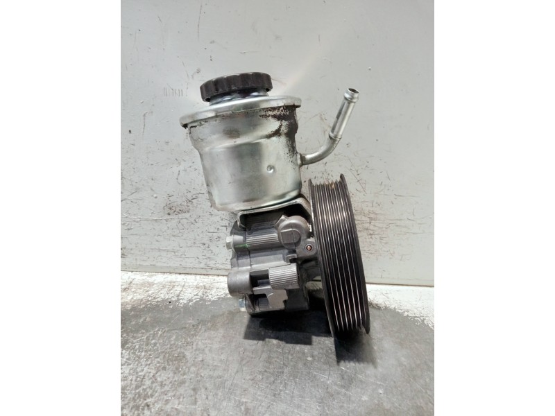 Recambio de bomba direccion para toyota avensis berlina (t25) referencia OEM IAM   