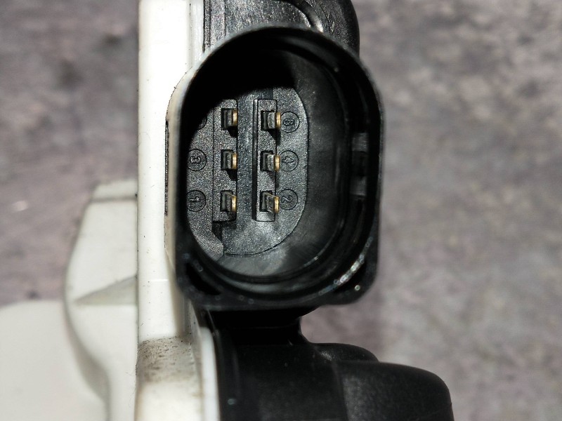 Recambio de motor cierre centralizado delantero derecho para volkswagen tiguan (5n2) referencia OEM IAM 5N1837016F  5P