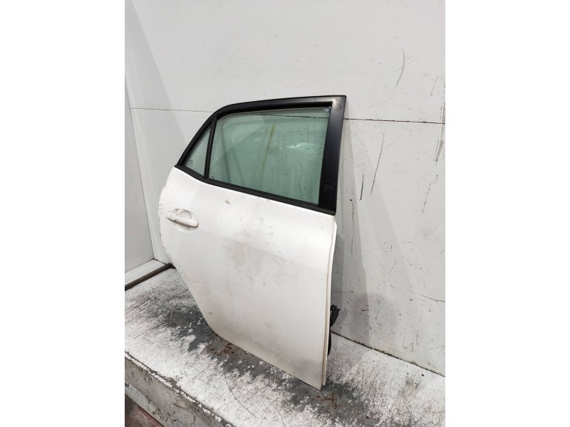 Recambio de puerta trasera derecha para toyota auris active referencia OEM IAM   5P