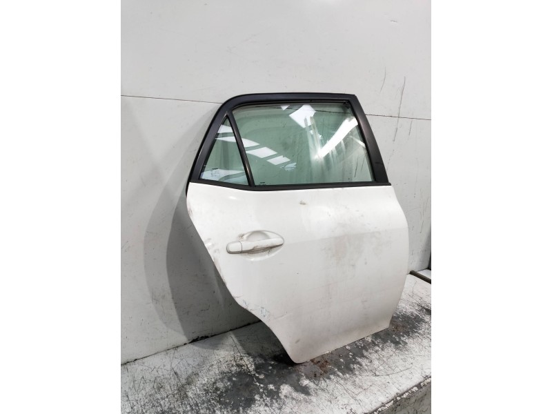Recambio de puerta trasera derecha para toyota auris active referencia OEM IAM   5P