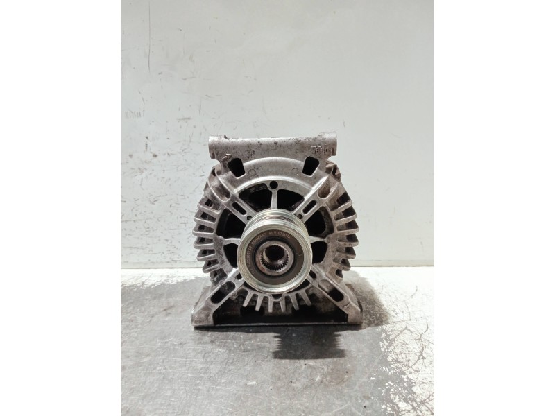 Recambio de alternador para mercedes clase b (w245) referencia OEM IAM A6401540502 2543570C TG15C121