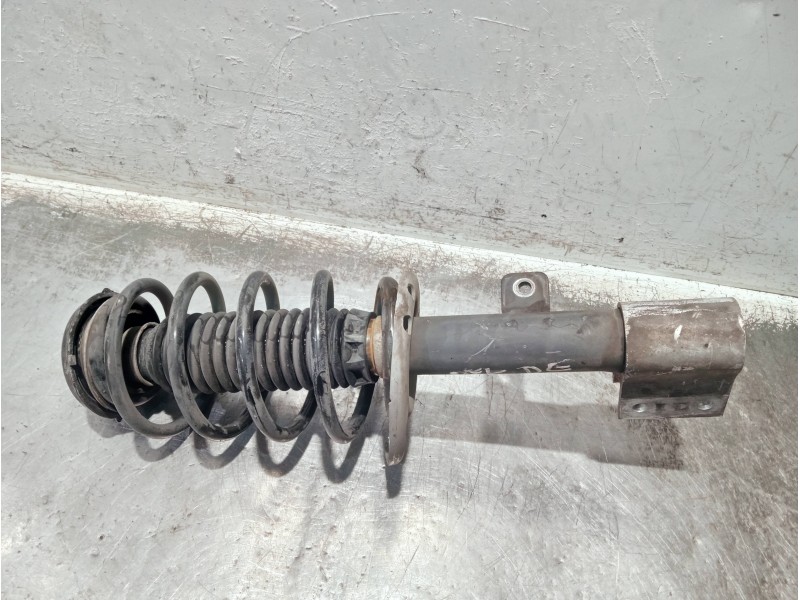 Recambio de amortiguador delantero derecho para peugeot 308 referencia OEM IAM 612852B  